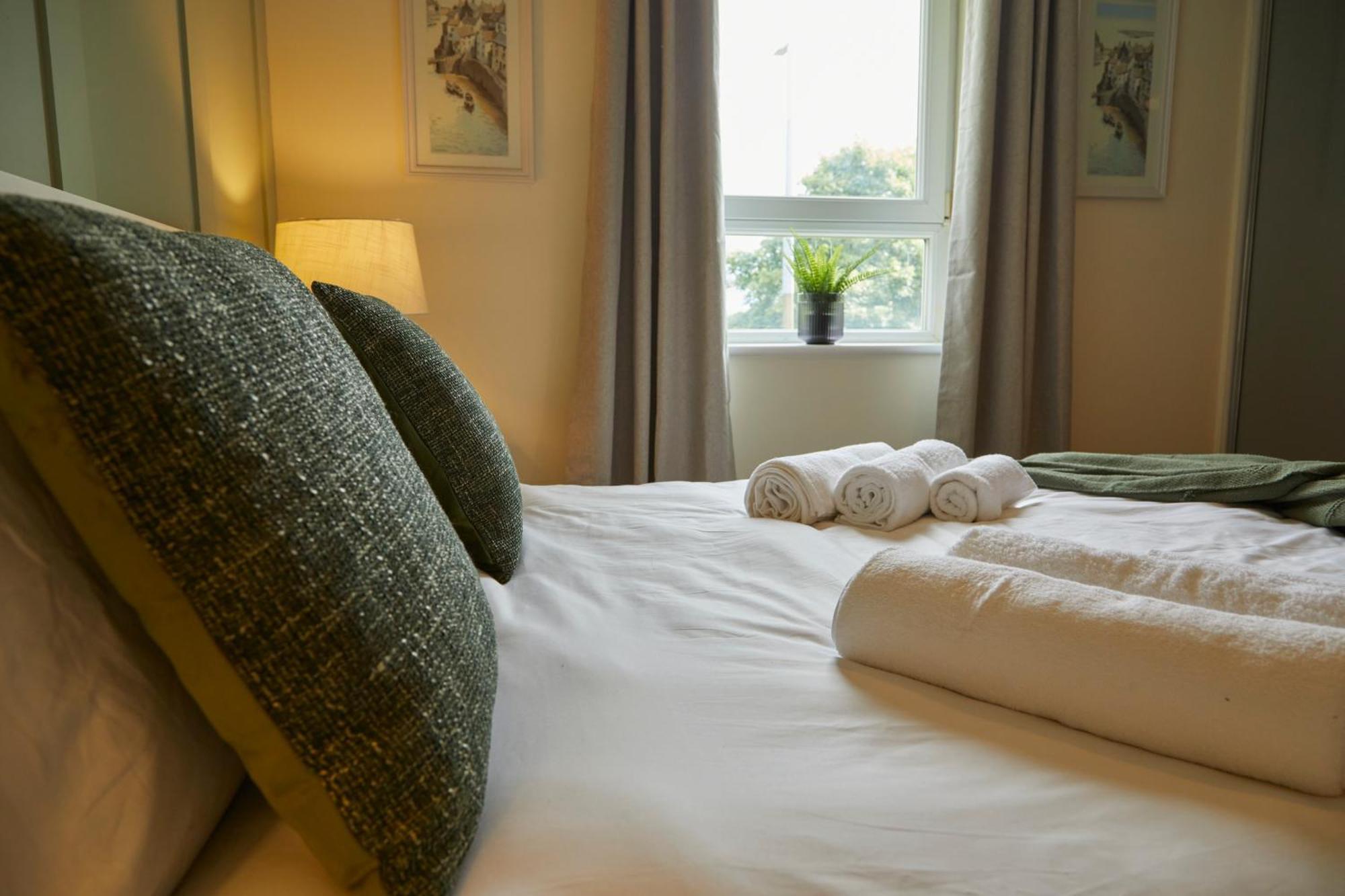 Stylish 2-Bedroom Apartment With Free Parking 할리팩스 외부 사진