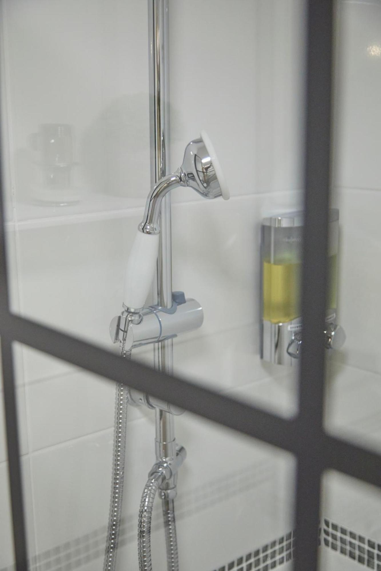 Stylish 2-Bedroom Apartment With Free Parking 할리팩스 외부 사진